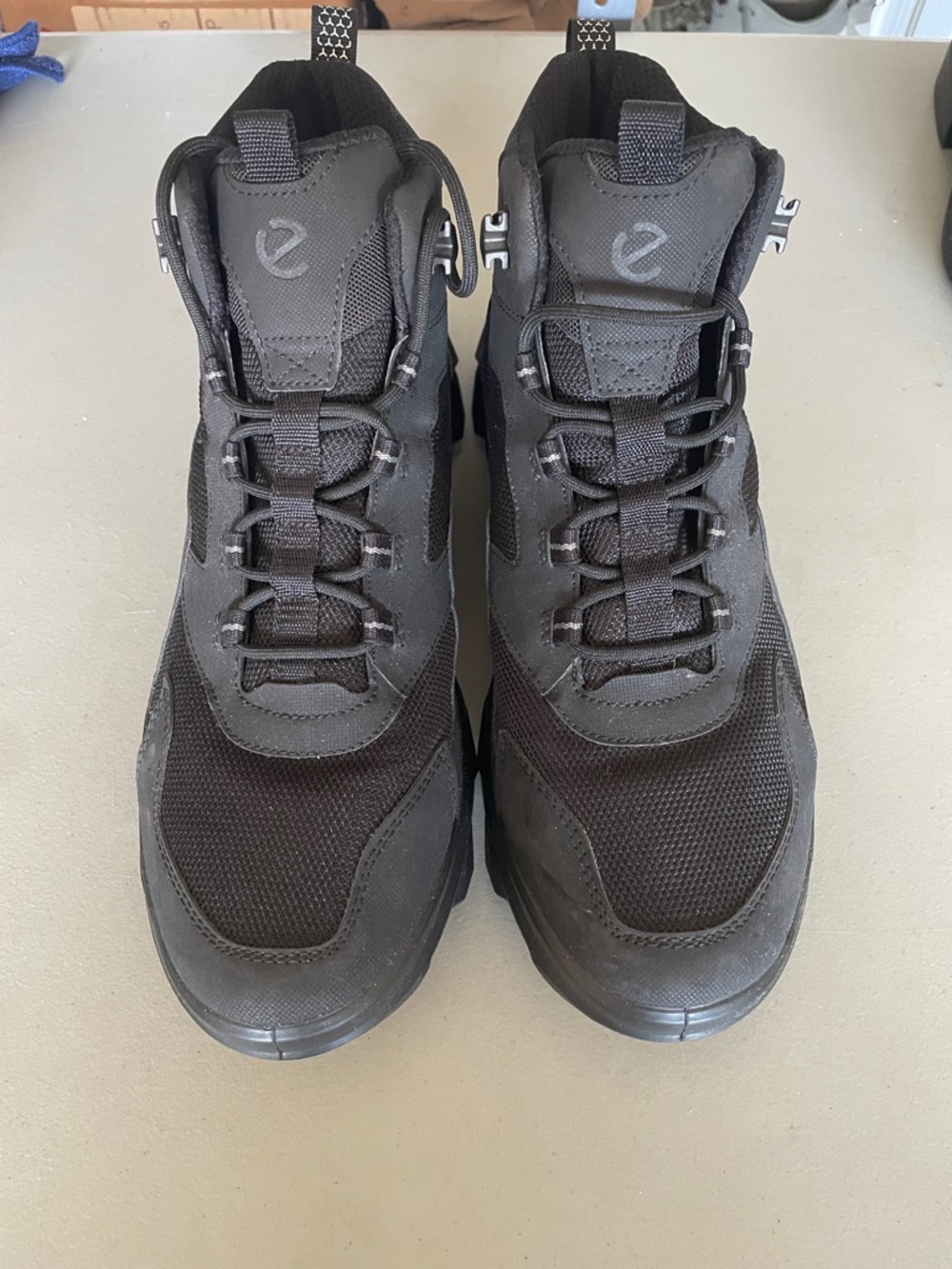 Ecco Men's Black and Dark Gray Athletic Trail Shoes